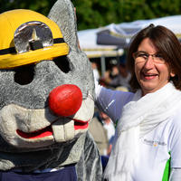Bild vergr&ouml;&szlig;ern: Stadtmaskottchen MAXI-Maus mit 1. B&uuml;rgermeisterin Dr. Susanne Plank