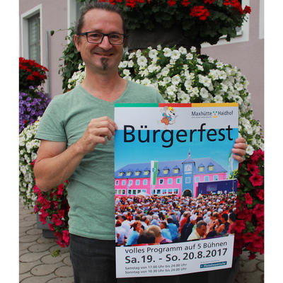 Bild vergr&ouml;&szlig;ern: Das Bild zeigt Martin Schmid von media9 aus Neunburg vorm Wald. Er hat das B&uuml;rgerfest-Plakat entworfen.  