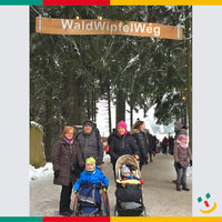 Bild vergrern: Aus dem Stdtedreieck nahmen auch viele Familien mit kleinen Kindern an der Fahrt nach Maibrunn teil.