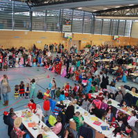 Bild vergr��ern: Spiele, Spiele und Spiele mit Bonbon-Regen!