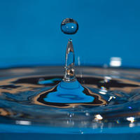 Bild vergr&ouml;&szlig;ern: Wassertropfen