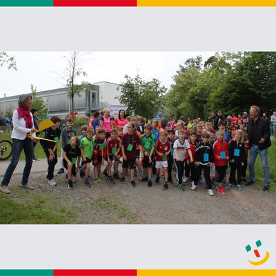 Bild vergrern: Maximilian-Grundschule: Sportliches Event vor stattlicher Kulisse/ Wassercrosslauf