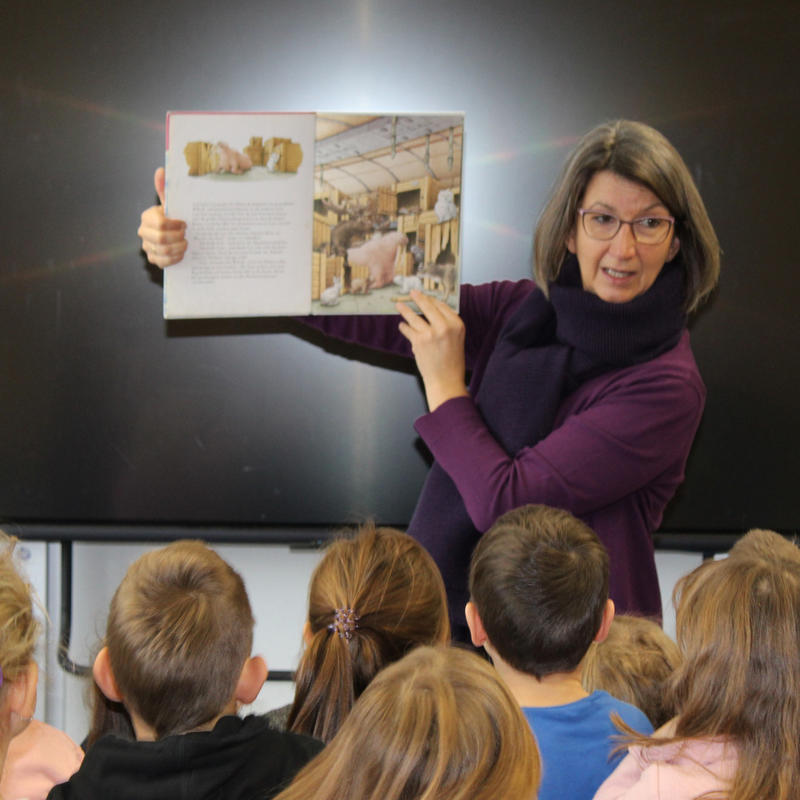 Erste Bürgermeisterin Dr. Susanne Plank las zum Internationalen Vorlesetag in der Maximilian-Grundschule