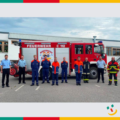 Bild vergr��ern: FF Me�nerskreith: Modulare Truppausbildung (MTA). Bild von links nach rechts: Daniel Brunner (Ausbilder), Helmut Huber (1. Kommandant) Christian Wagner, Sebastian G�nther, Andreas Niedermeier, Johannes Niedermeier, Luca Pillmeier, Alexandra Loichinger, Julian Philipp (2. Kommandant), Markus Dechant (Kreisbrandmeister).