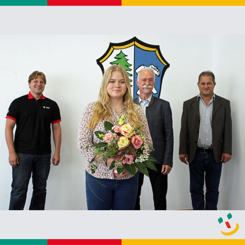 Magdalena Breithaupt in das Angestelltenverhältnis bei der Stadt Maxhütte-Haidhof übernommen