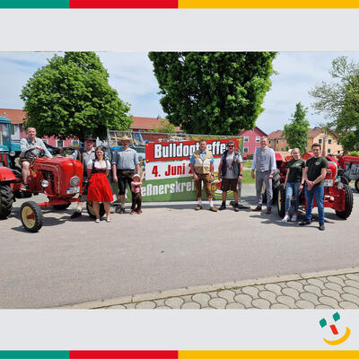 Bild vergrößern: Das Bild zeigt Ersten Bürgermeister Rudolf Seidl (3. v. re). beim Patenbitten des Bulldogvereins Meßnerskreith zum 20-jährigen Gründungsfest.