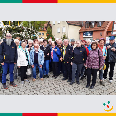 Bild vergr��ern: Knapp 50 Senioren aus Maxh�tte-Haidhof nahmen an der Osterbrunnenfahrt teil.