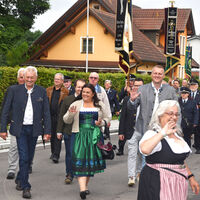 Bild vergr��ern: Am Sonntag fand ein Festzug durch die Stra�en von Rappenb�gl und Haidhof statt.