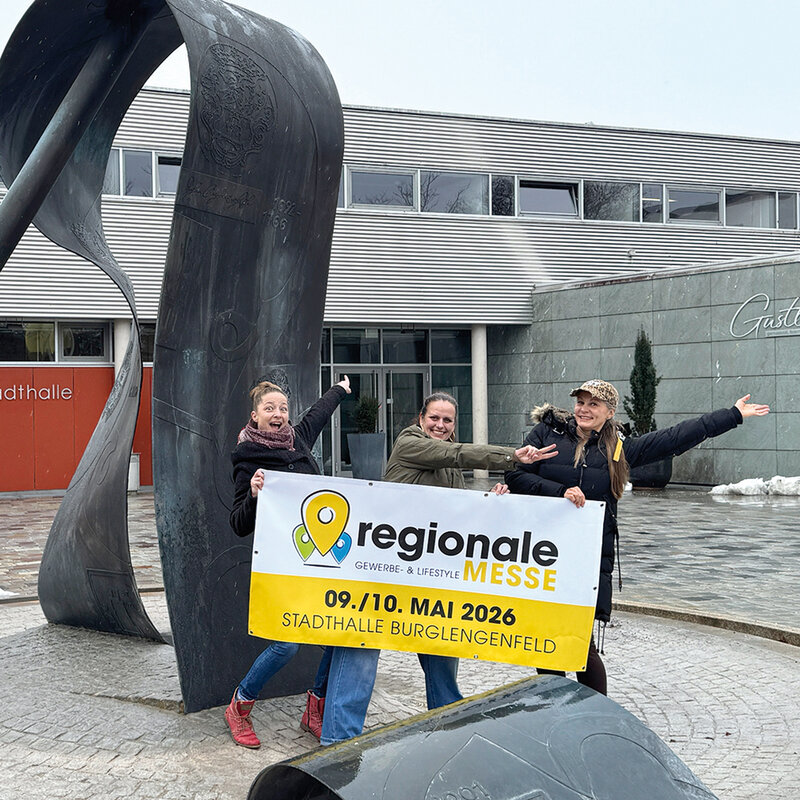 Drei Frauen, die sich trauen: Julia Krempl, Melanie R&ouml;hl und Heike M&uuml;ller (v.l.) bringen mit der &raquo;REGIONALE 2026&laquo; die Messe zur&uuml;ck ins St&auml;dtedreieck. 