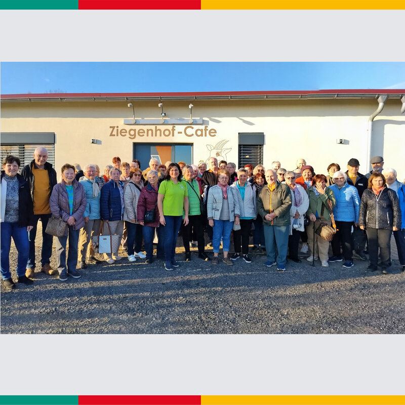 Senioren zu Besuch auf dem Ziegenhof
