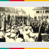 Bild vergr��ern: Das Bild zeigt die Werkskapelle des ehemaligen Eisenwerks Maximiliansh�tte bei der Stadterhebung am 4. Juli 1953.