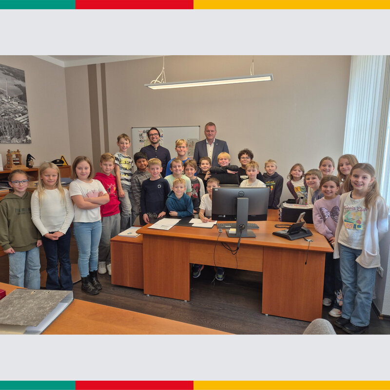 Viertkl&auml;ssler der Maximilian-Grundschule erkunden das Rathaus