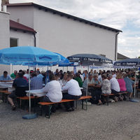 Bild vergr��ern: Fahrzeugweihe BRK Bereitschaft Maxh�tte-Haidhof: Die Aktiven konnten viele G�ste begr��en.