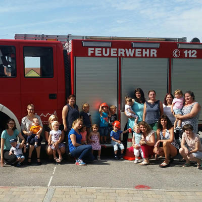 Bild vergr��ern: Krabbelgruppe Sonnenk�fer St. Barbara Maxh�tte besuchte die Feuerwehr Me�nerskreith