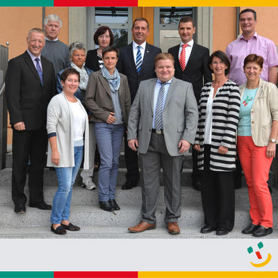 Bild vergr��ern: Spenden�bergabe St�dtedreiecklsauf 2016: Vertreter der drei Banken �bergaben im Beisein der der B�rgermeister/innen ihre gro�z�gige Spende an die Tafel im St�dtedreieck. 