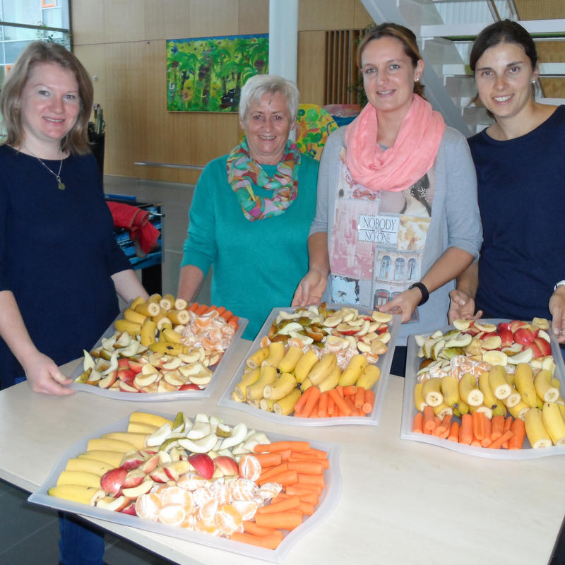 Maximilian-Grundschule: Obst-Buffet dank engagierter Mamas und Omas